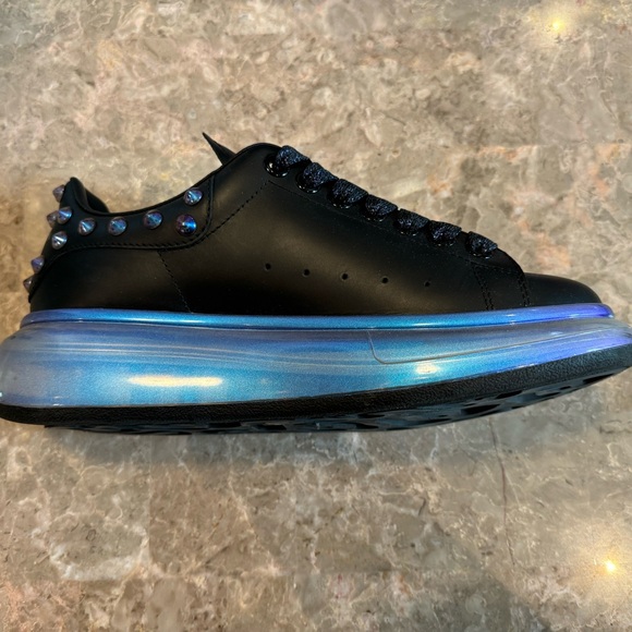 ALEXANDER MCQUEEN WOMANS OVERSIZED STUDDED CLEAR SOLE SNEAKERS - Picture 2 of 4